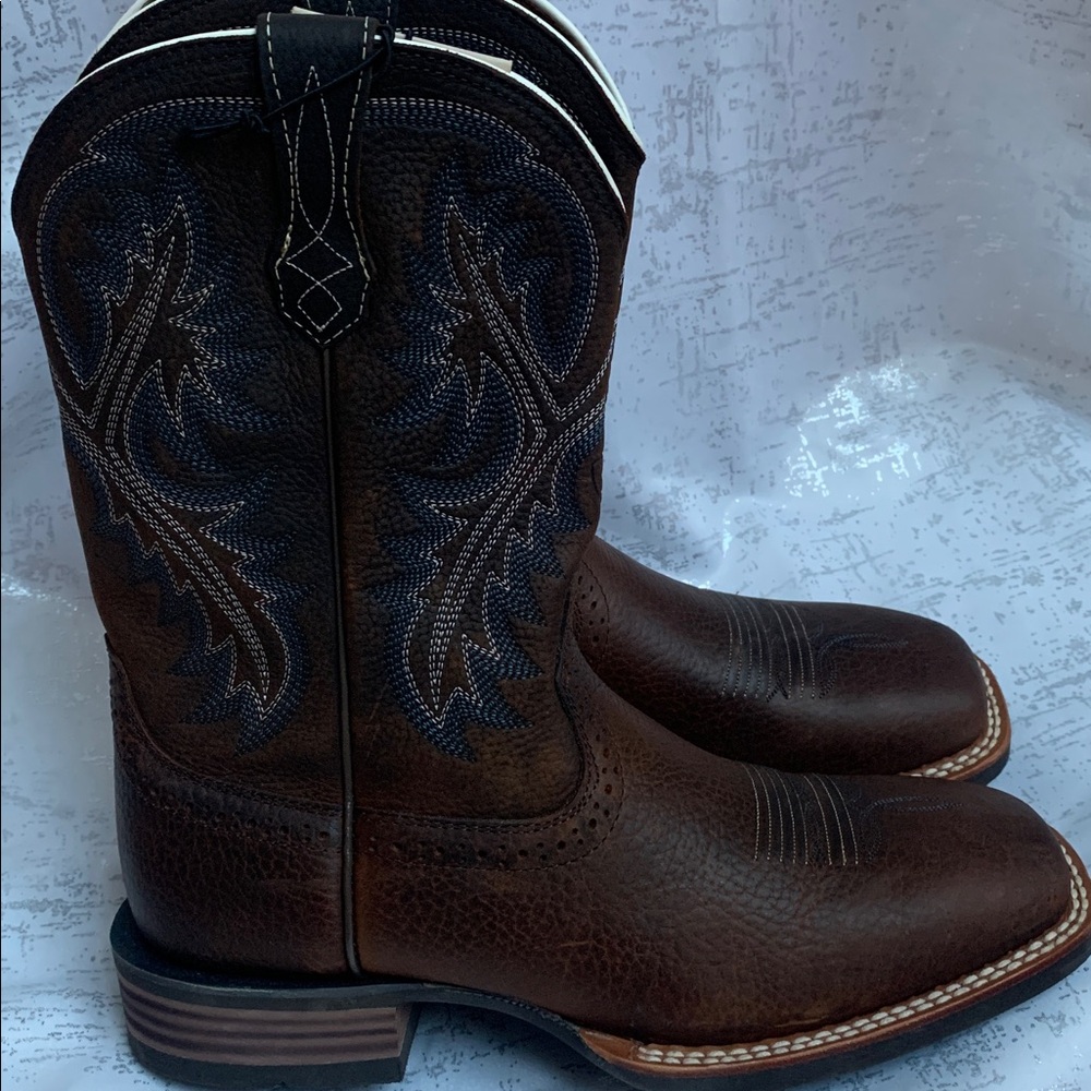 Ariat Brown Leather Western Cowboy Boots with Decorative Stitching